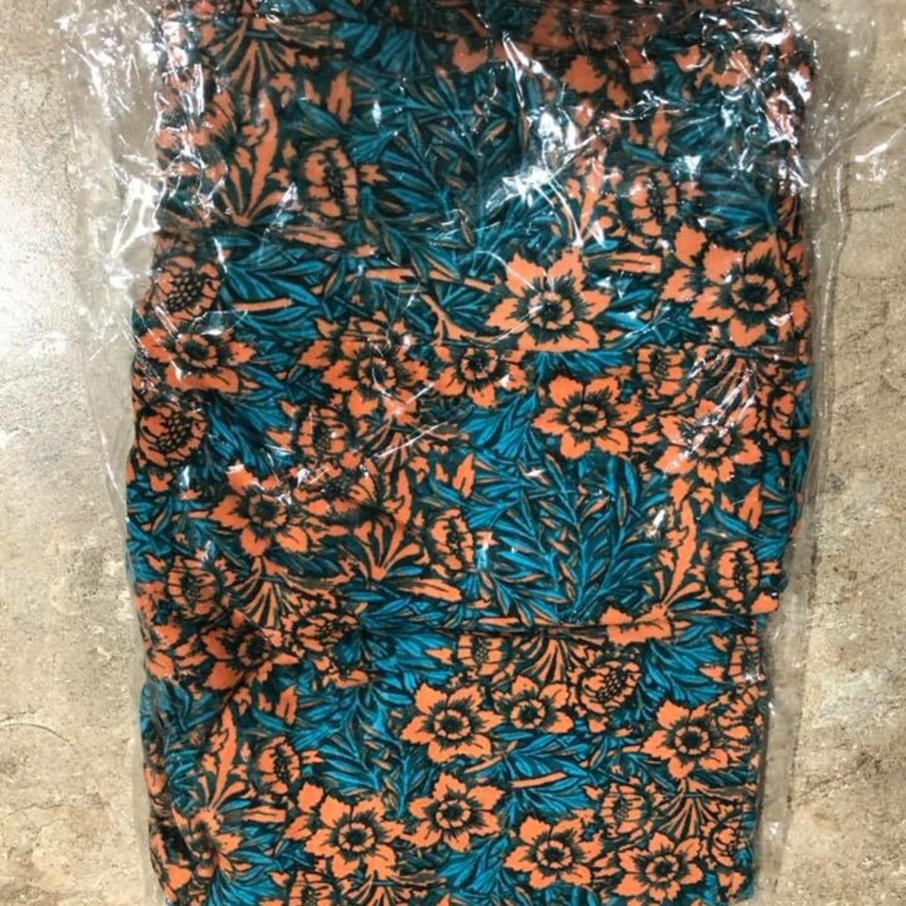 LuLaRoe OS Leggings size 0-10